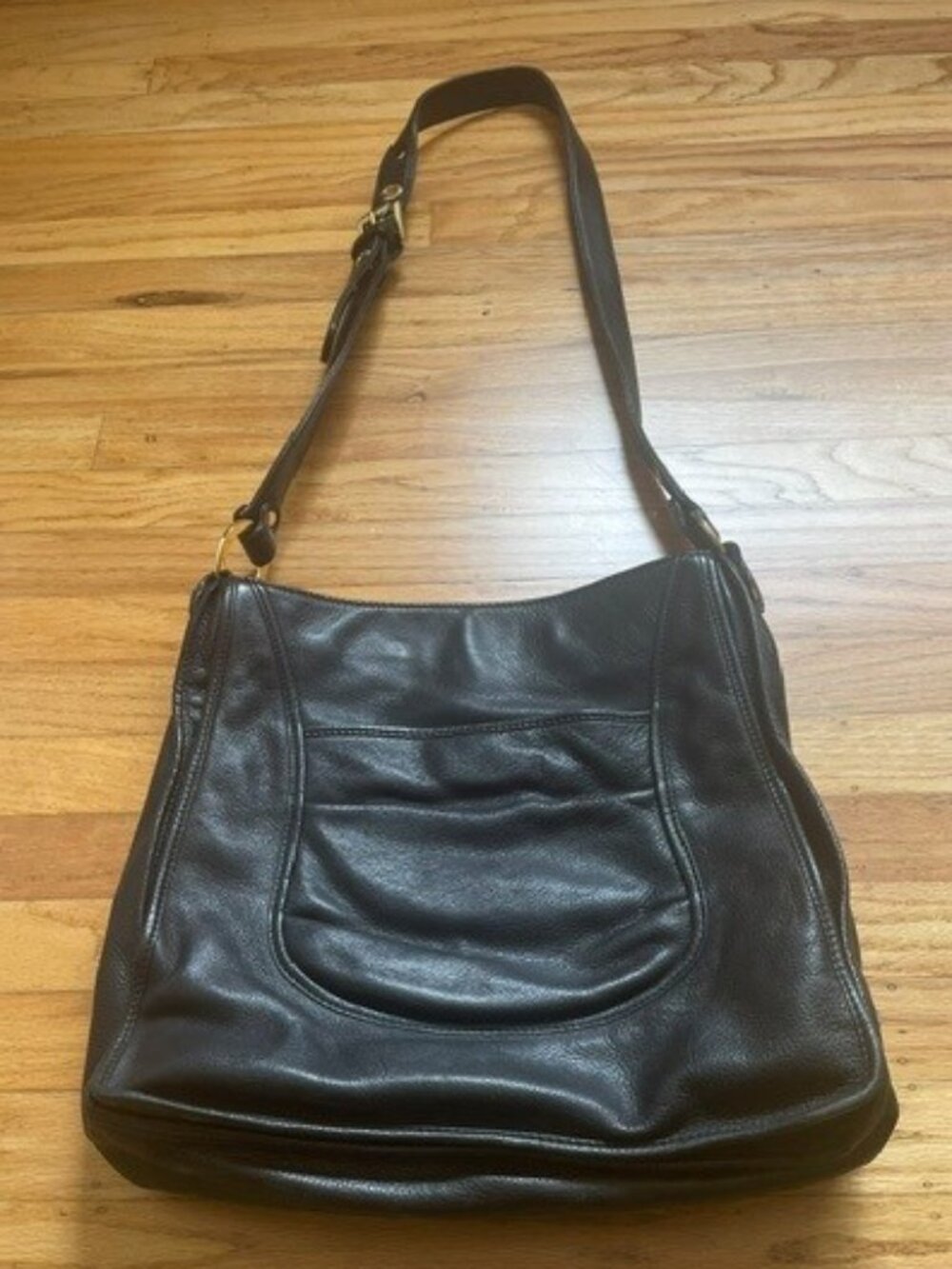SHIH Black Leather Shoulder Bag with Gold-Tone Hardware